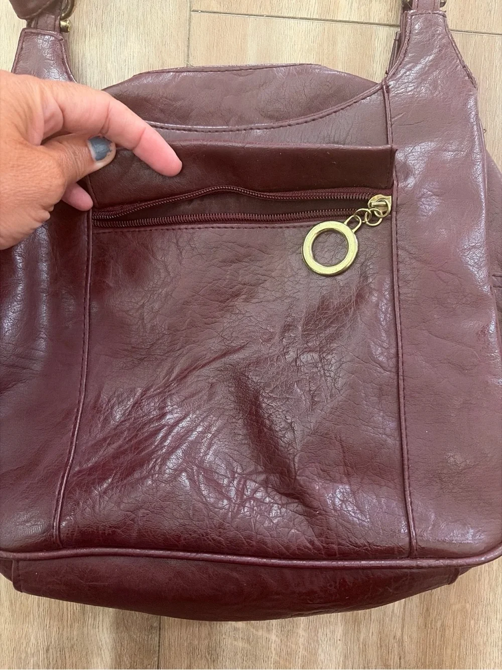 Women's Leather Shoulder Bag in Wine Red